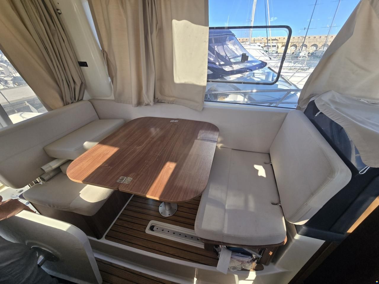 Quicksilver activ 855