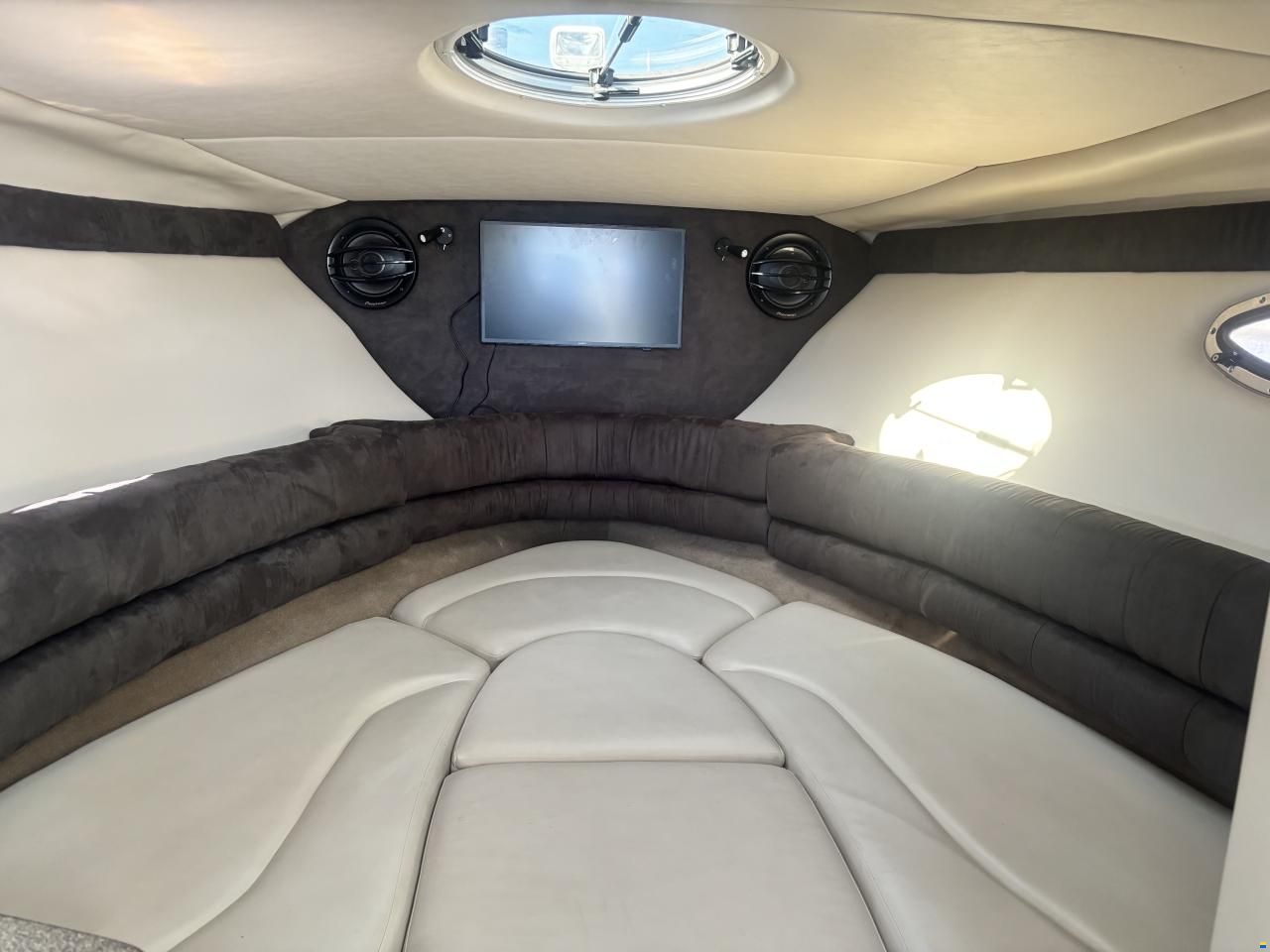 Crownline 270 CR