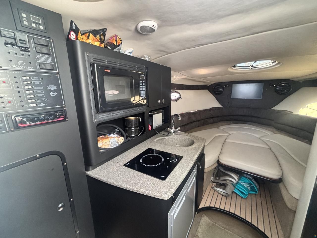 Crownline 270 CR