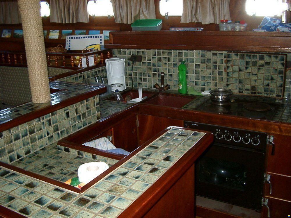 KETCH PILOTHOUSE 49