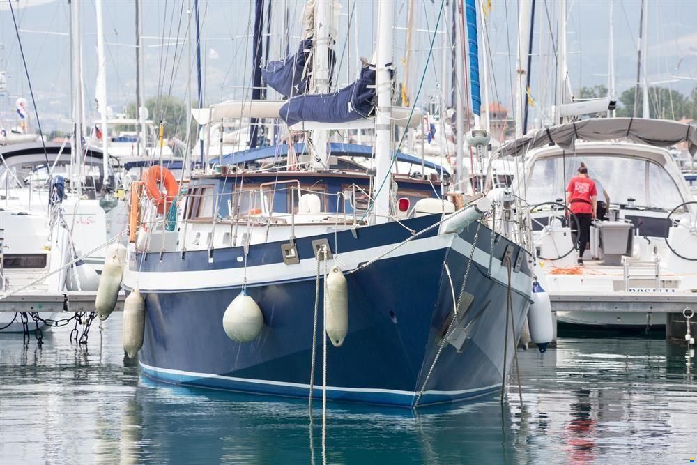 KETCH PILOTHOUSE 49