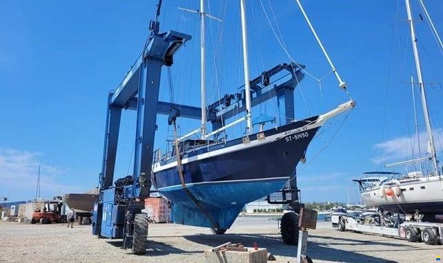 KETCH PILOTHOUSE 49