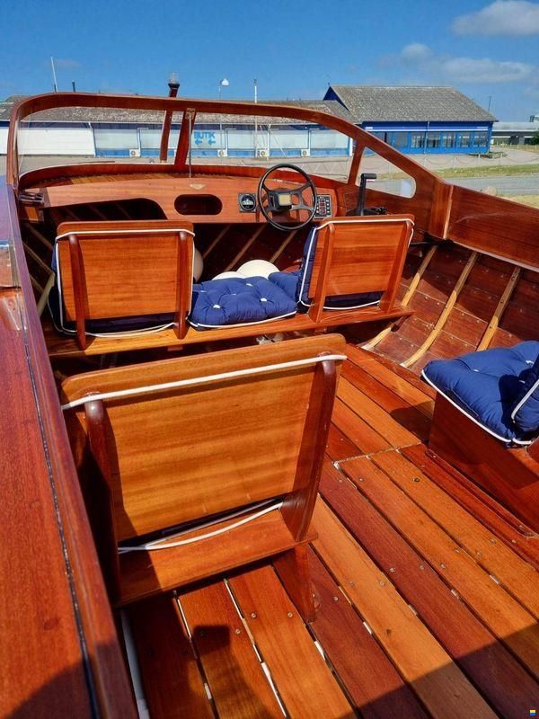 Classic Mahogany Daycruiser