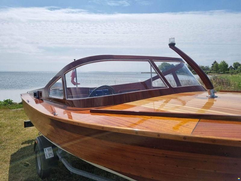 Classic Mahogany Daycruiser