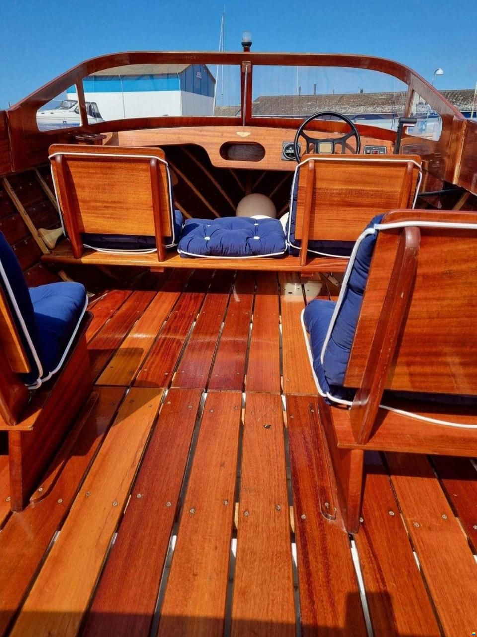Classic Mahogany Daycruiser