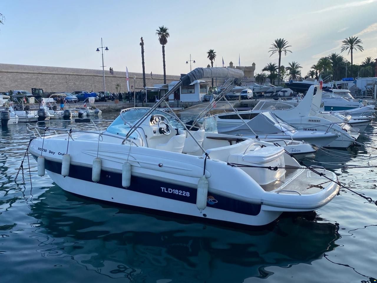 Rio 750 day cruiser