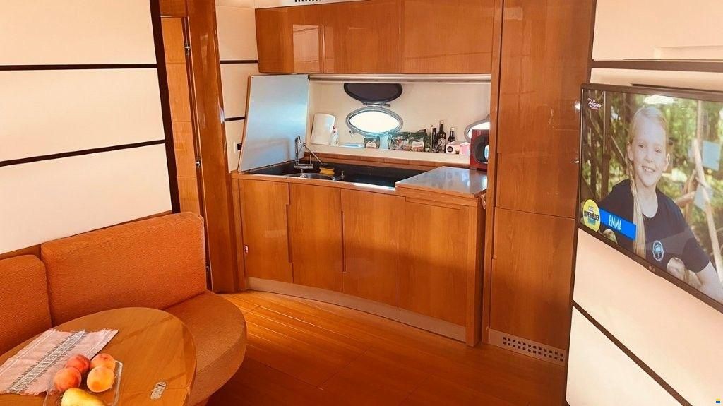 Pershing 62