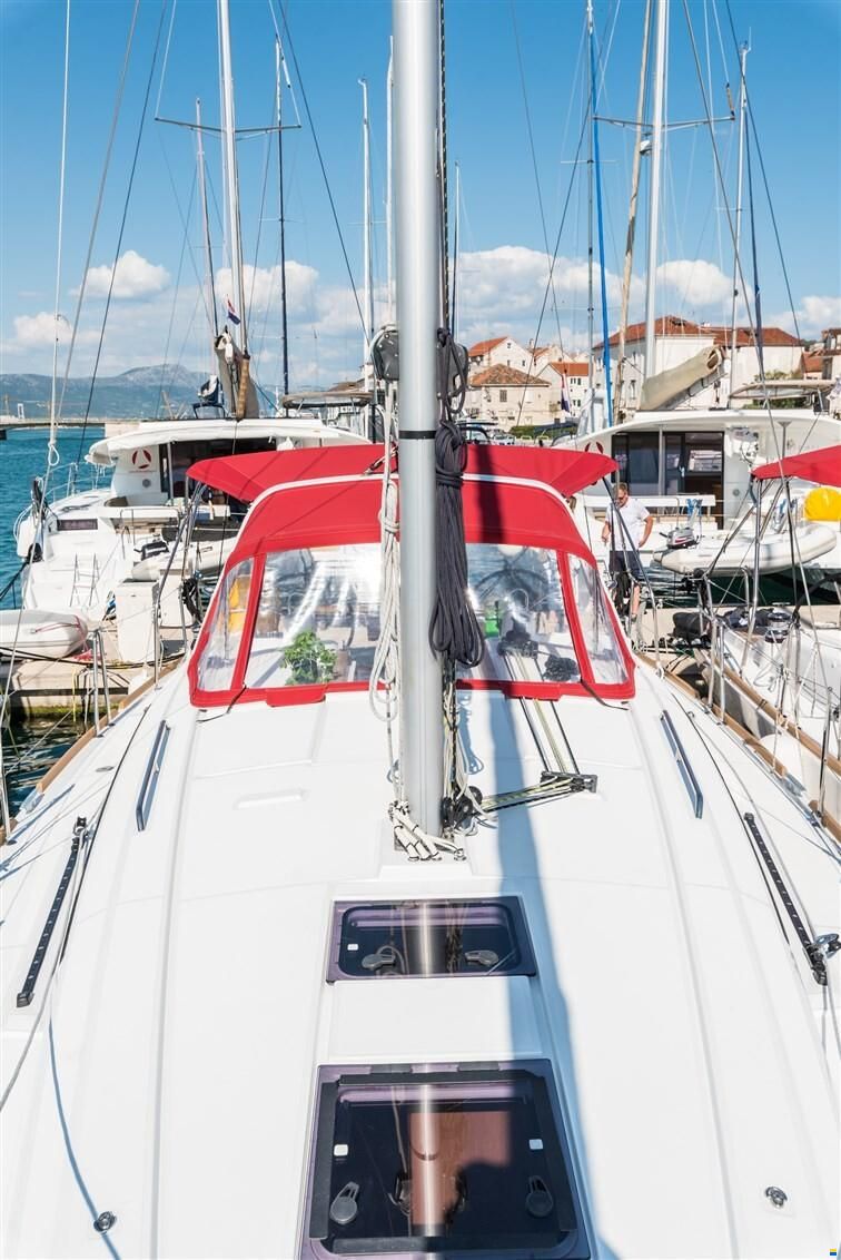 Beneteau Oceanis 38
