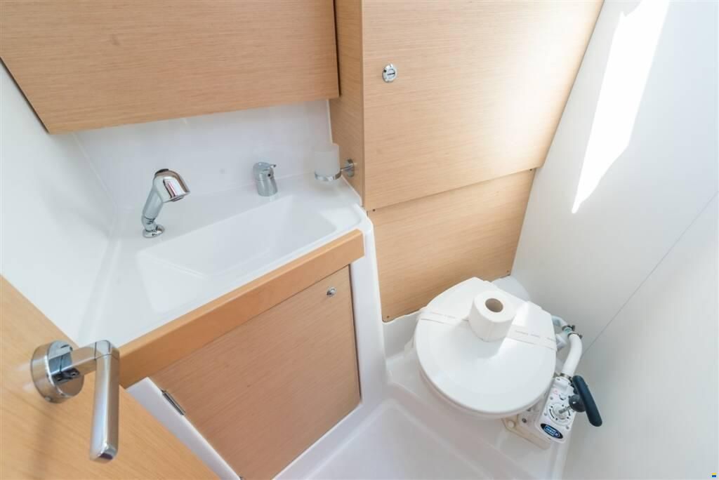 Beneteau Oceanis 38