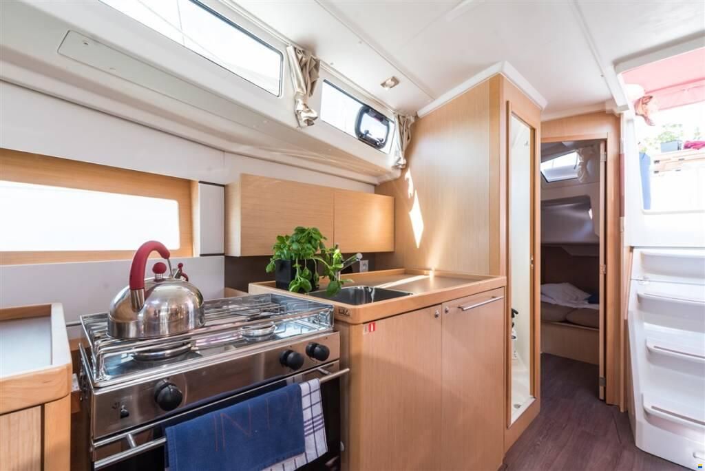 Beneteau Oceanis 38