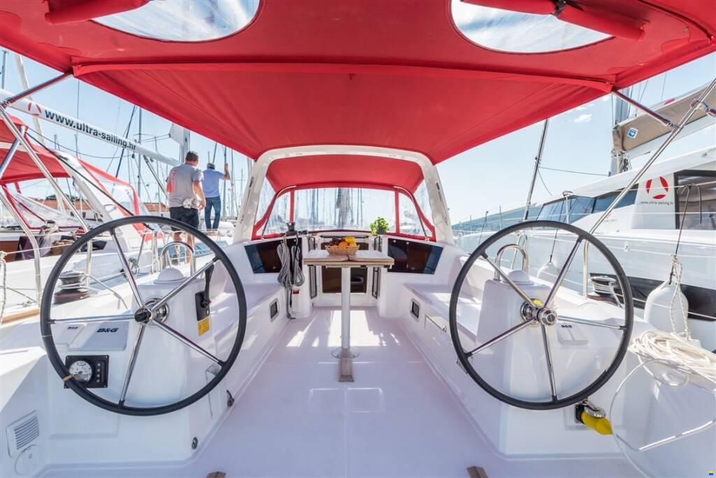 Beneteau Oceanis 38