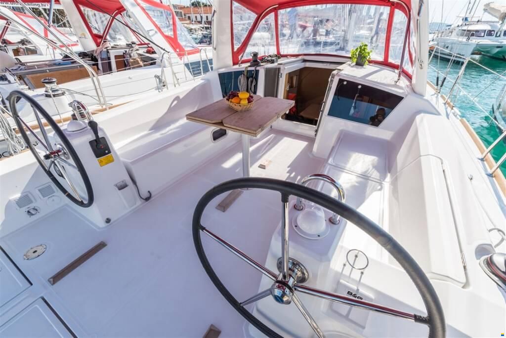 Beneteau Oceanis 38
