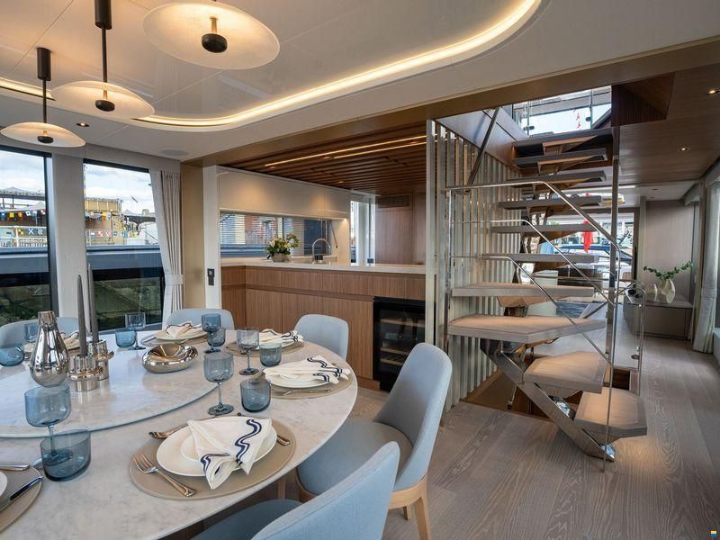 Sunseeker 82 Ocean Enclosed