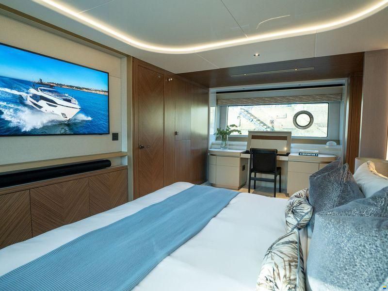 Sunseeker 82 Ocean Enclosed