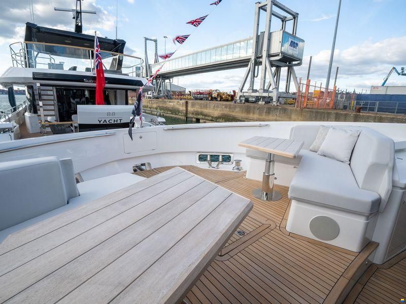 Sunseeker 82 Ocean Enclosed