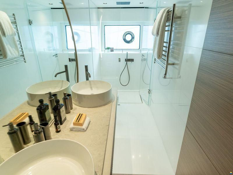 Sunseeker 82 Ocean Enclosed