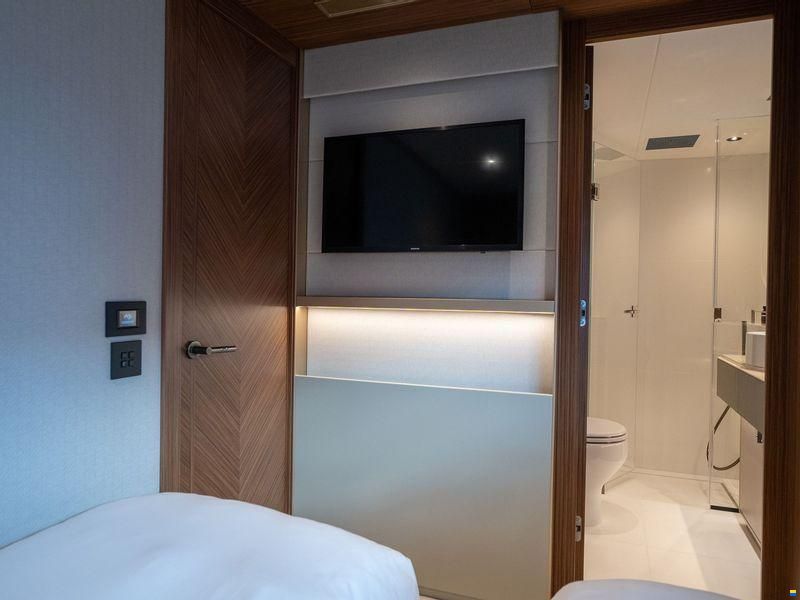 Sunseeker 82 Ocean Enclosed