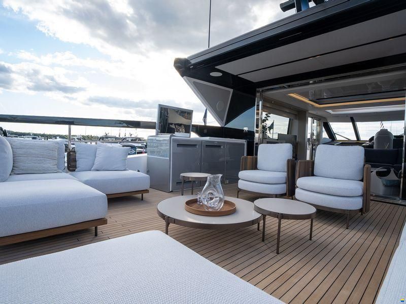 Sunseeker 82 Ocean Enclosed