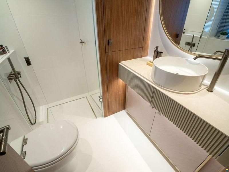 Sunseeker 82 Ocean Enclosed