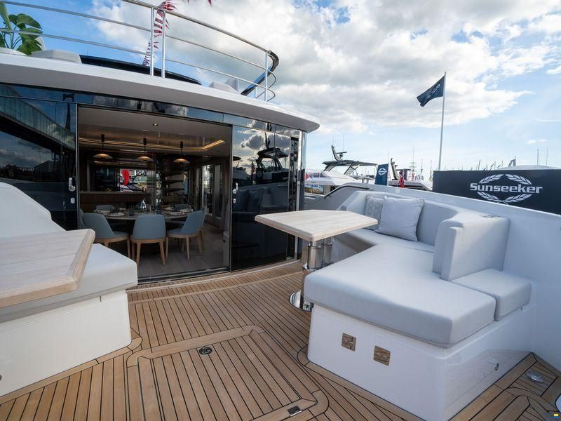 Sunseeker 82 Ocean Enclosed