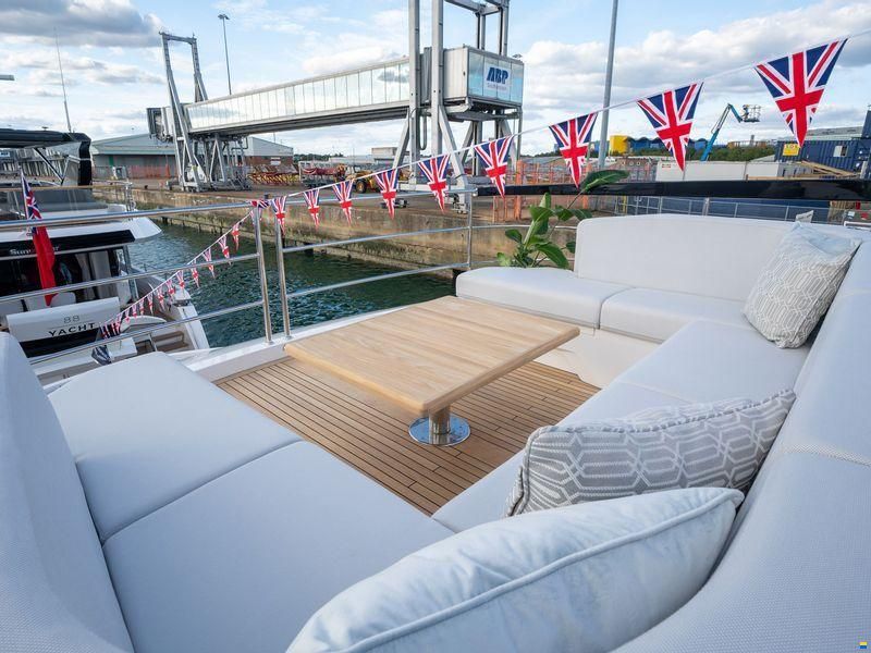Sunseeker 82 Ocean Enclosed