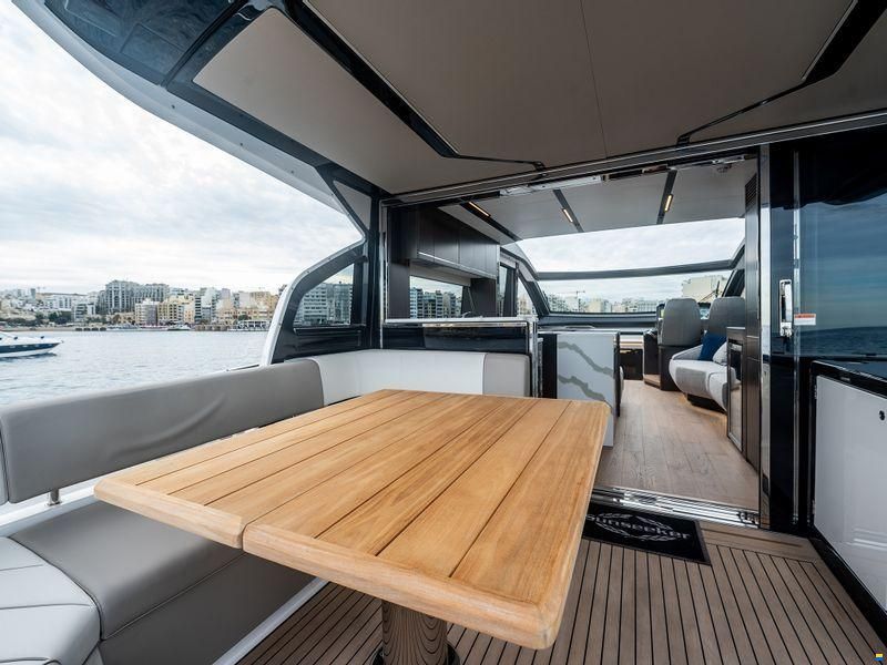 Sunseeker Predator 65