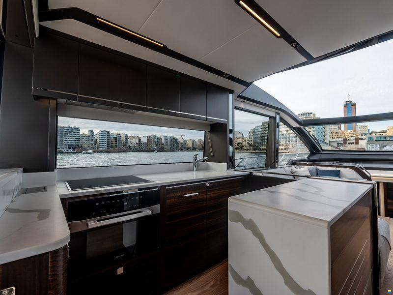 Sunseeker Predator 65