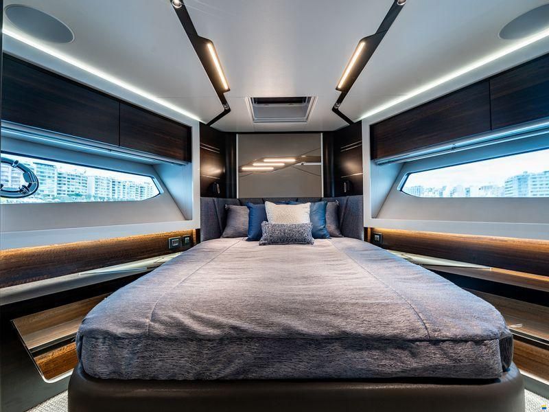 Sunseeker Predator 65