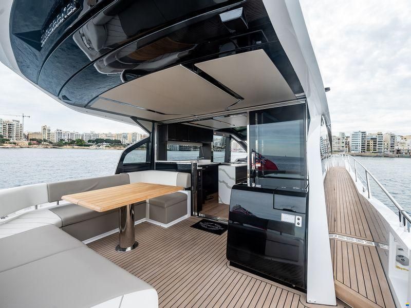 Sunseeker Predator 65