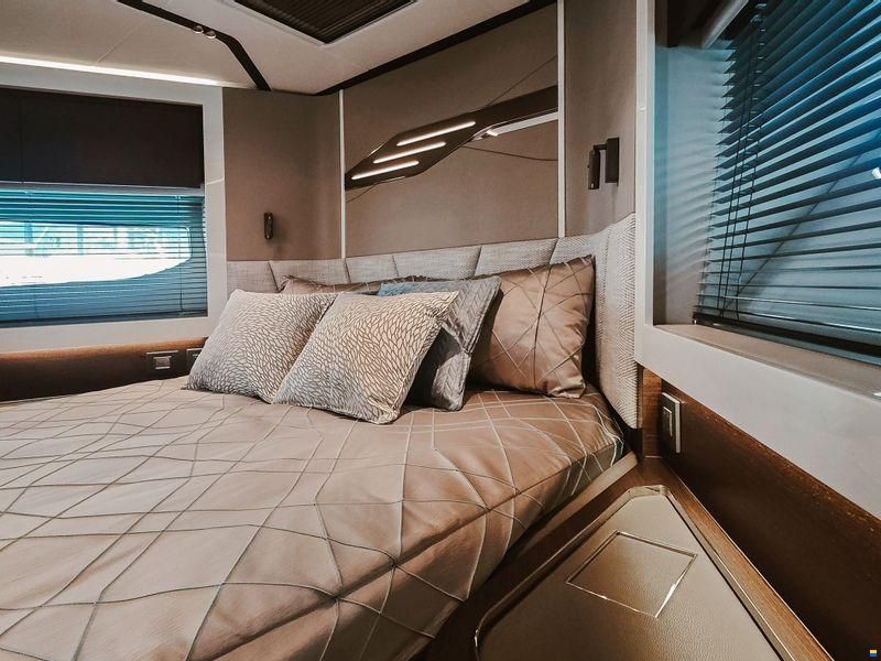 Sunseeker Predator 65