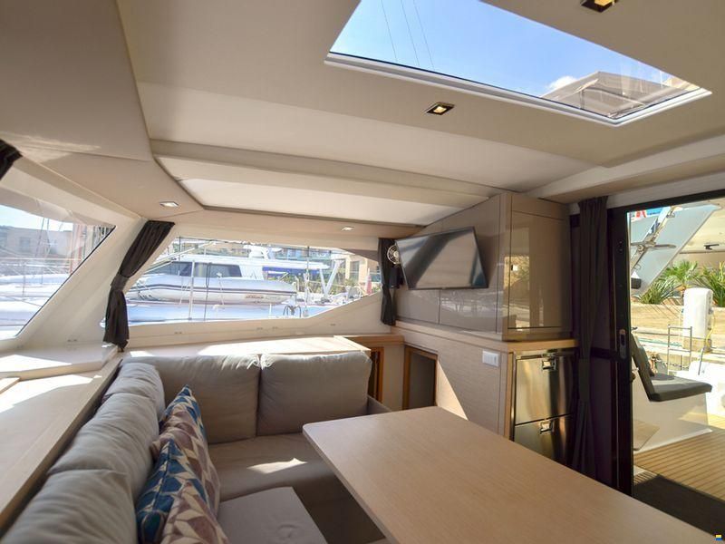 Fountaine Pajot Lucia 40