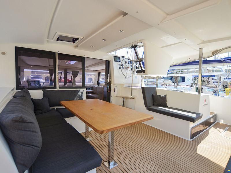 Fountaine Pajot Lucia 40
