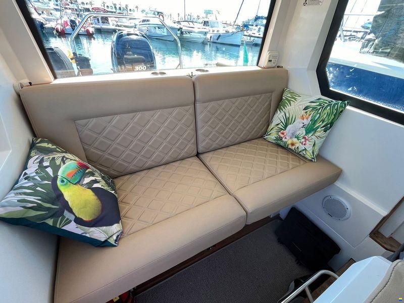 Axopar 28 Cabin