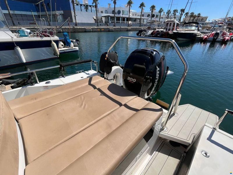 Axopar 28 Cabin