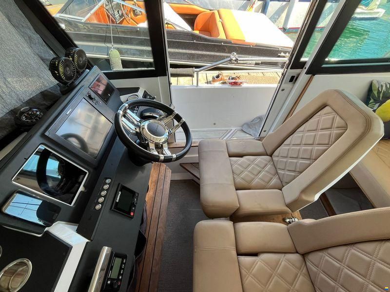 Axopar 28 Cabin