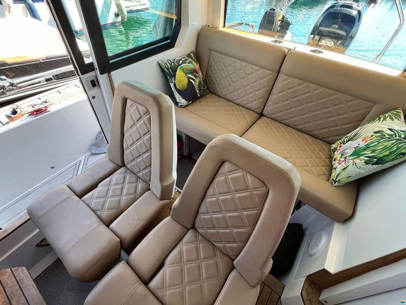 Axopar 28 Cabin