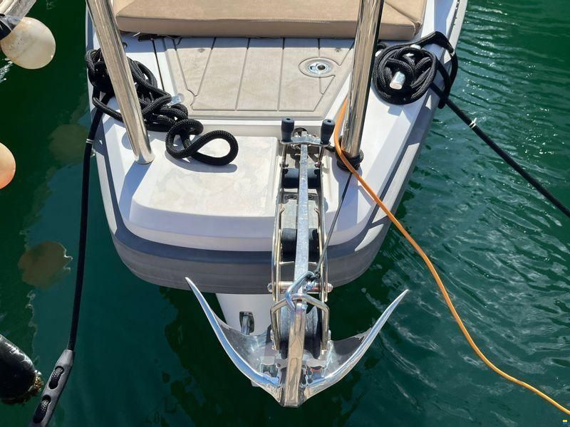 Axopar 28 Cabin