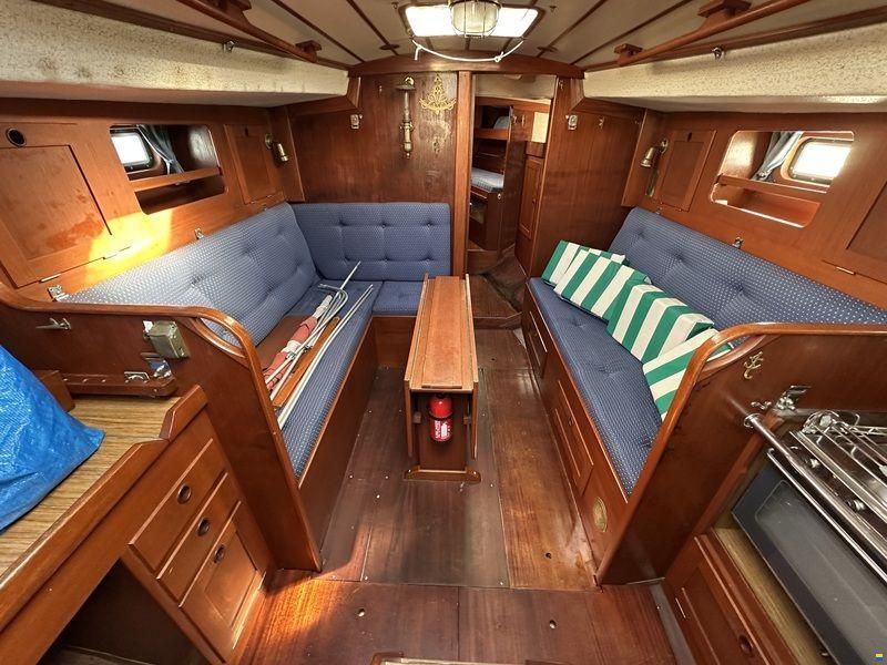 Hallberg Rassy 352