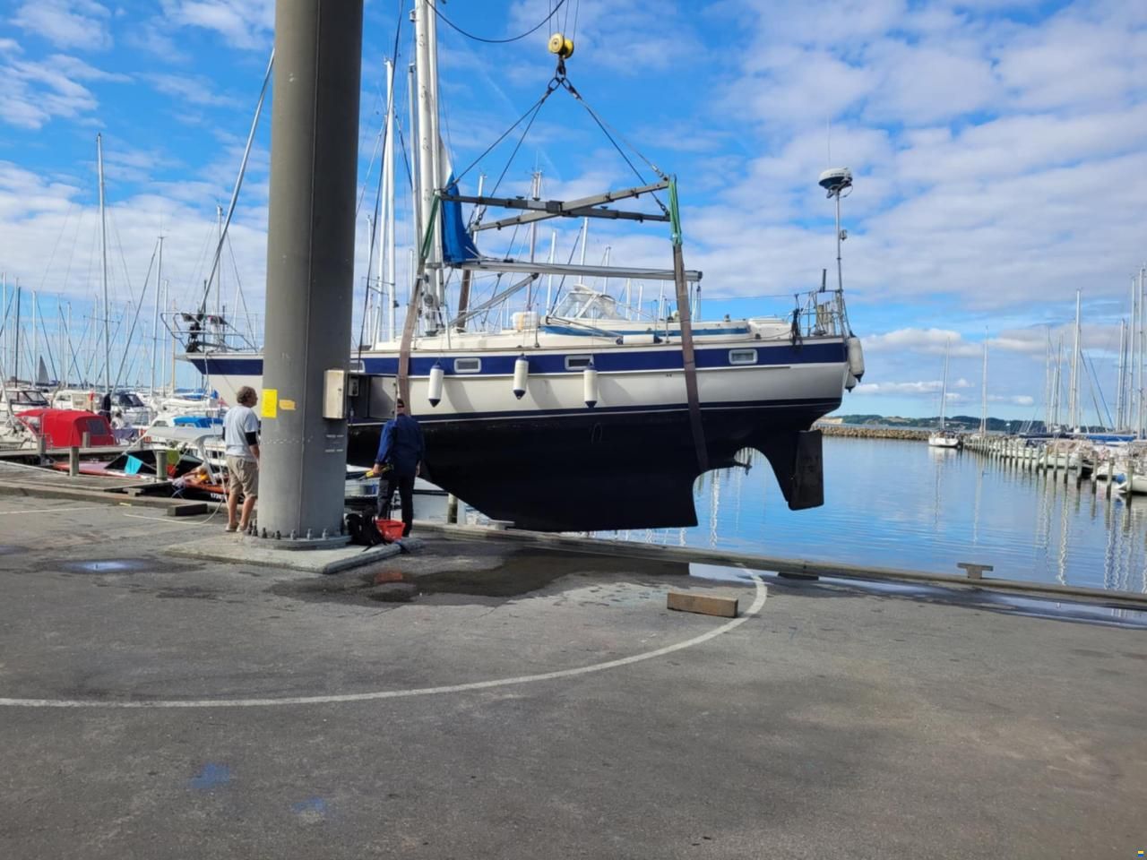 Hallberg Rassy 352