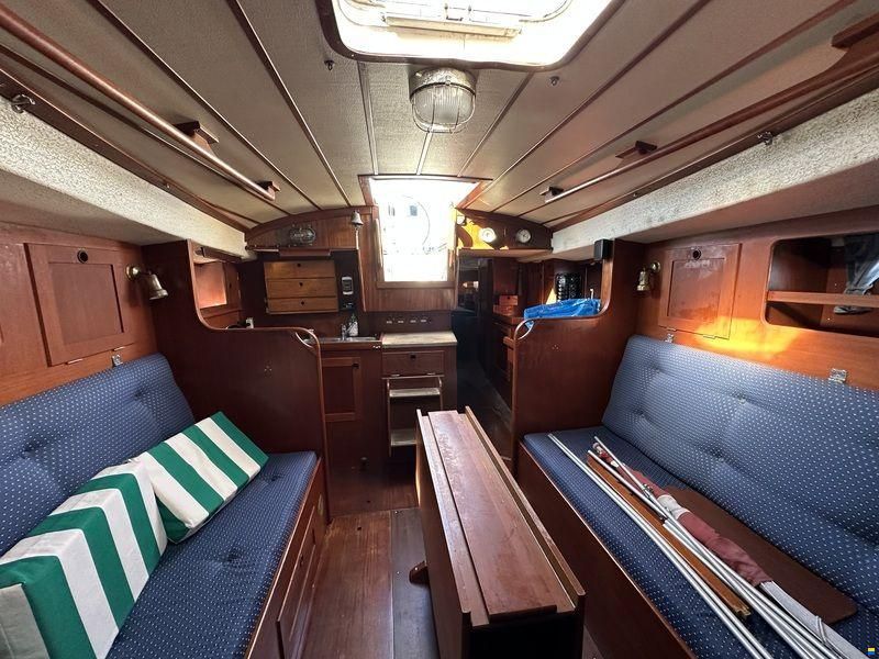 Hallberg Rassy 352