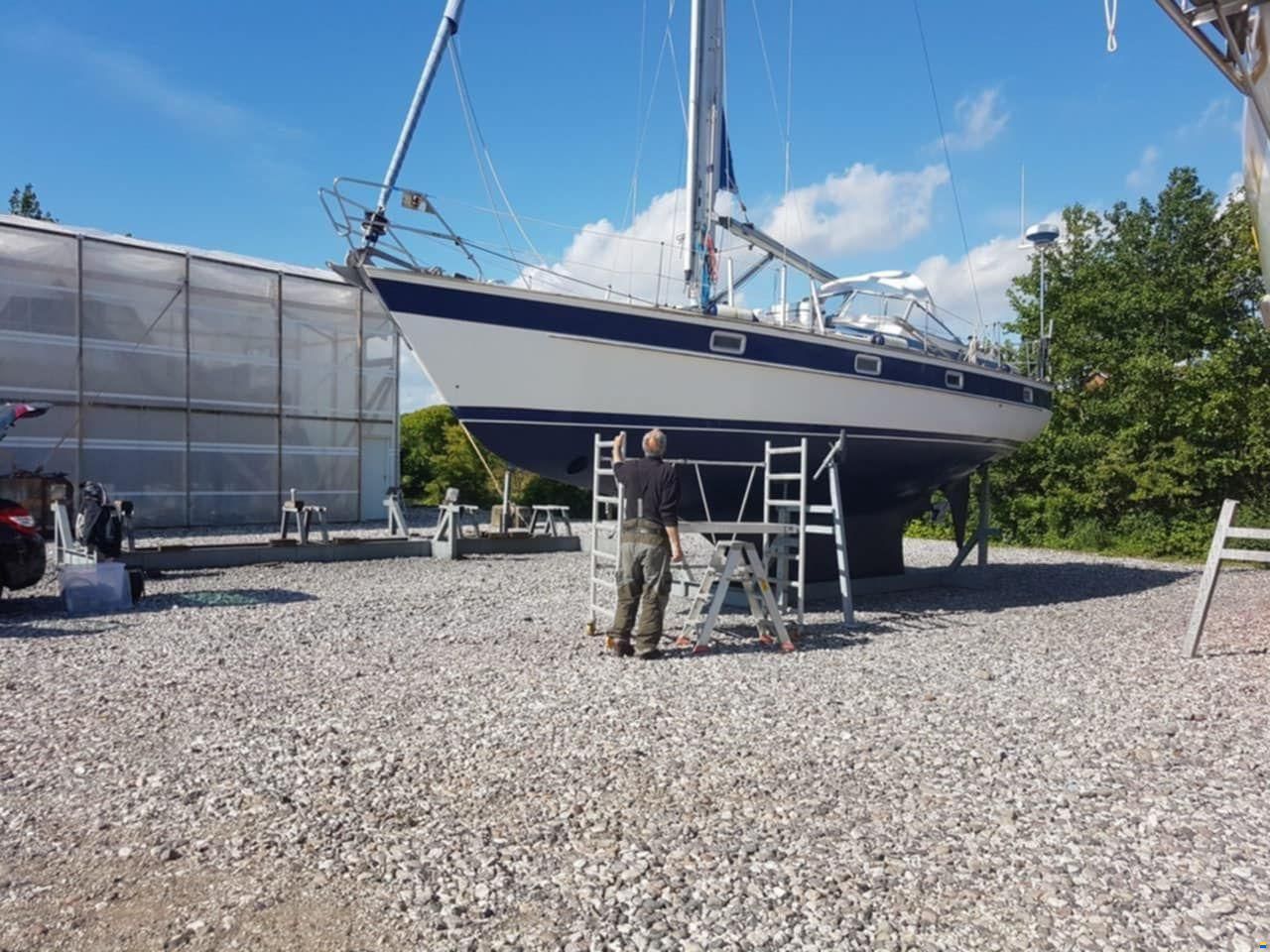 Hallberg Rassy 352