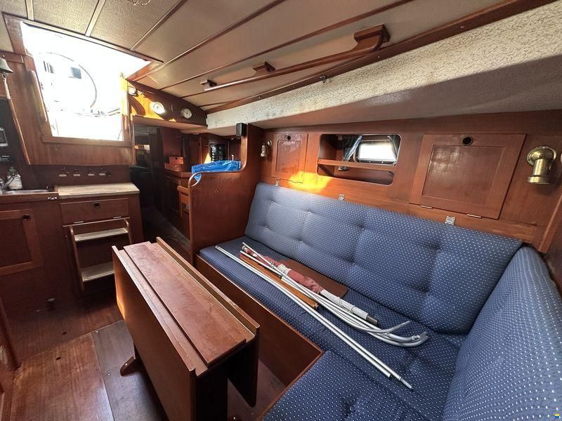 Hallberg Rassy 352
