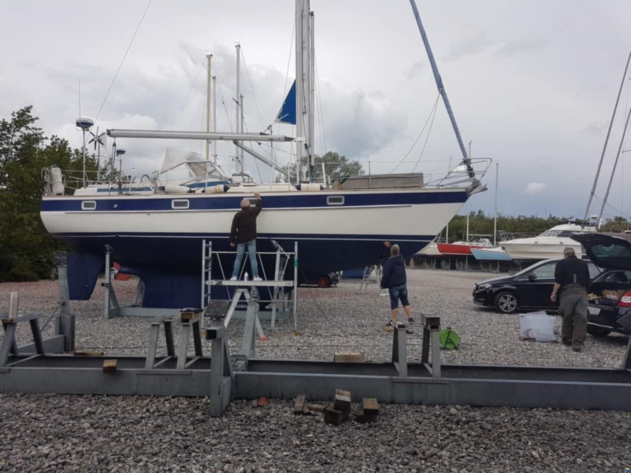Hallberg Rassy 352