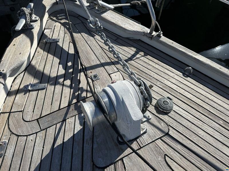 Hallberg Rassy 352