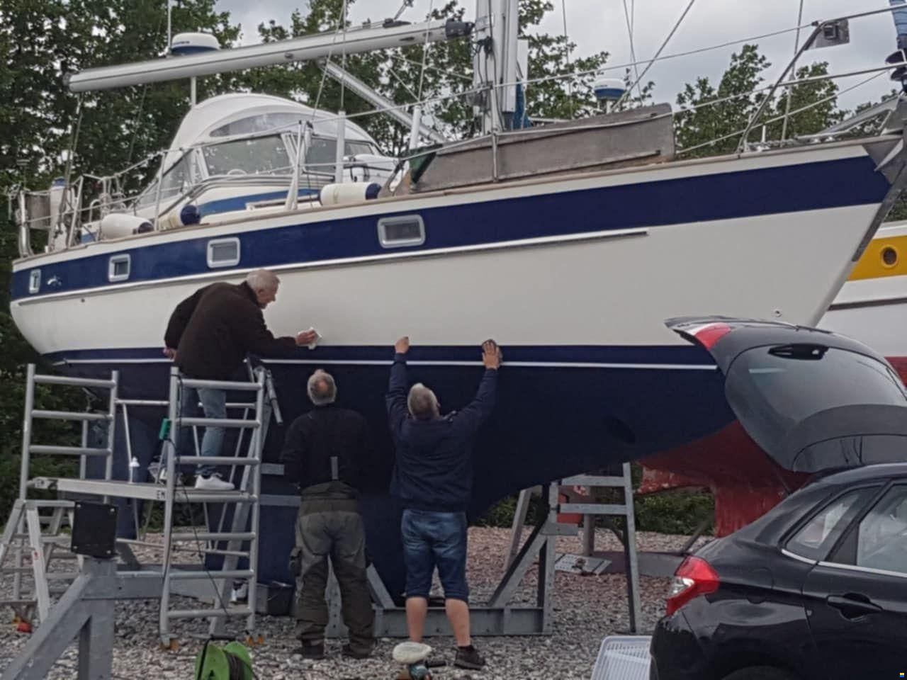Hallberg Rassy 352