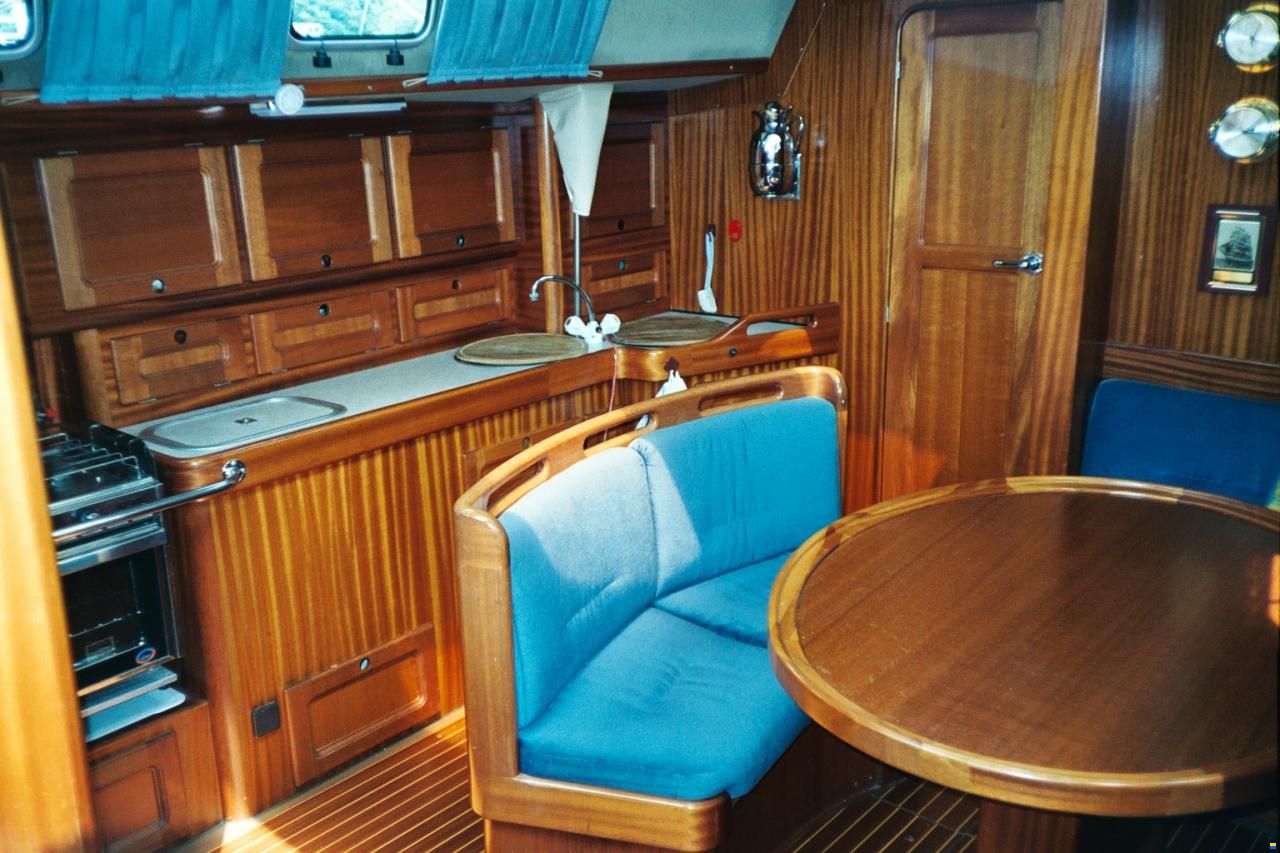 Bavaria 370 Lagoon