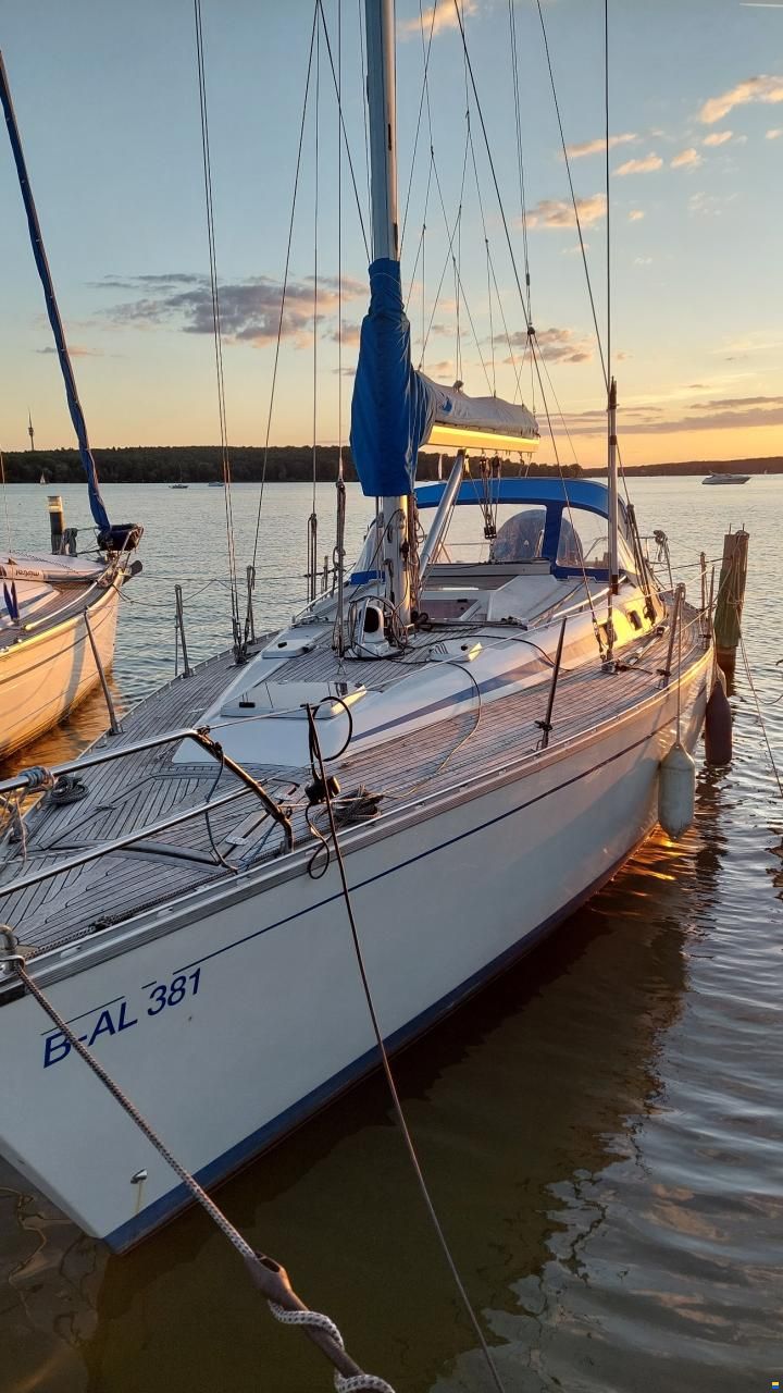 Bavaria 370 Lagoon