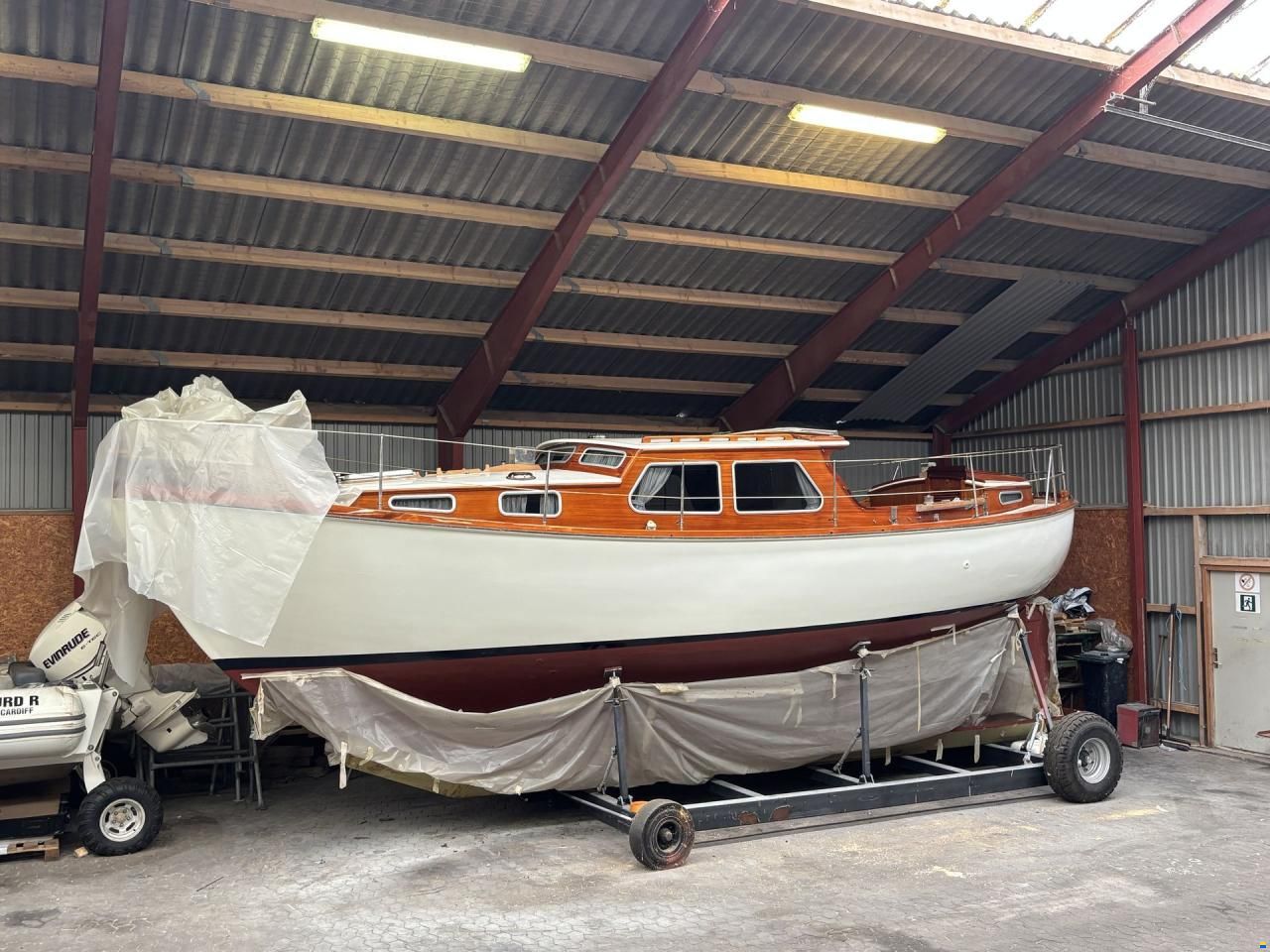 33 Fod Mahogny Ketch