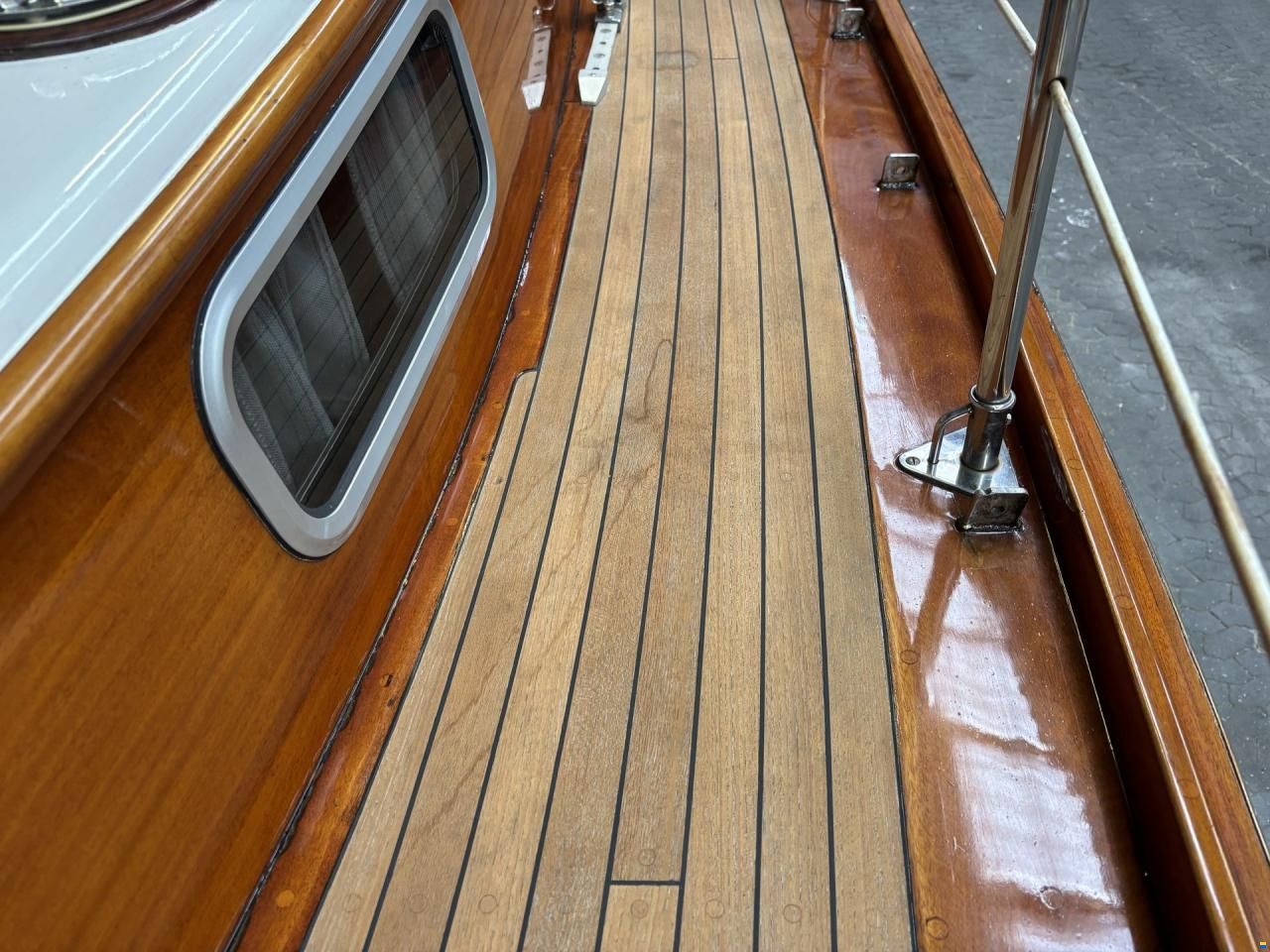33 Fod Mahogny Ketch