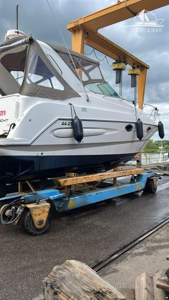 Maxum 2900 SCR